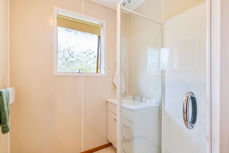 Photo of property in 20 Rewarewa Crescent, Waikanae, 5036