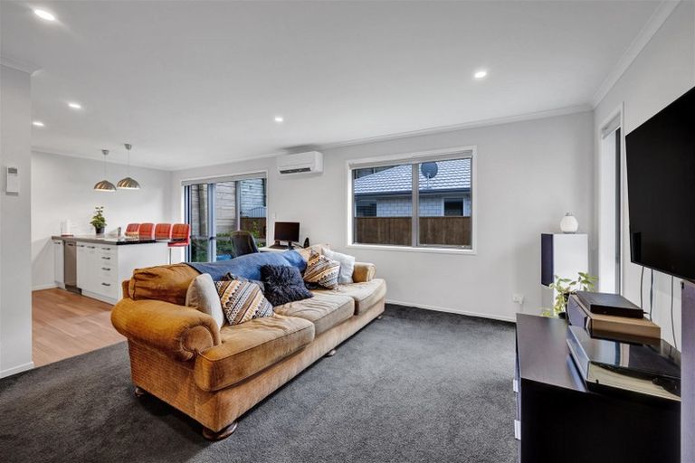 Photo of property in 16 Nukuroa Close, Waitara, 4320