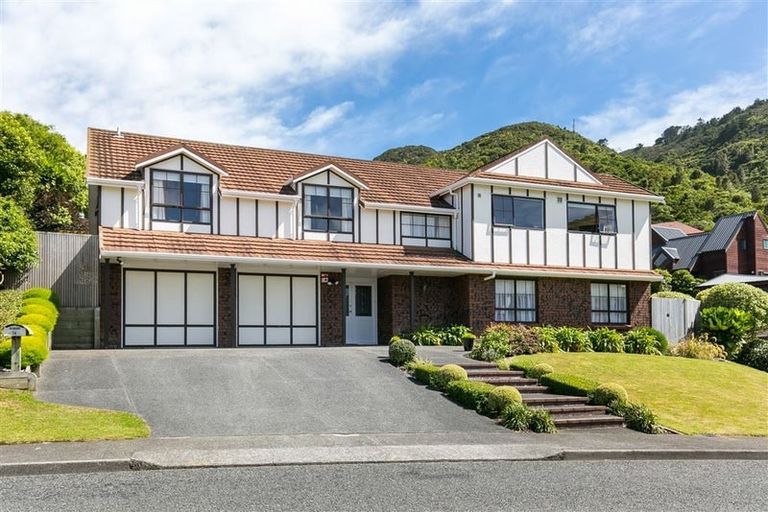 Photo of property in 74 Amapur Drive, Khandallah, Wellington, 6035