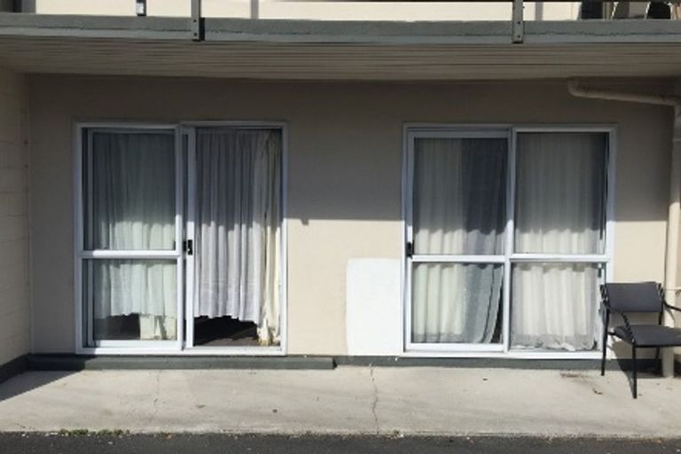 Photo of property in 8/3 Tralee Place, Hillcrest, Hamilton, 3216