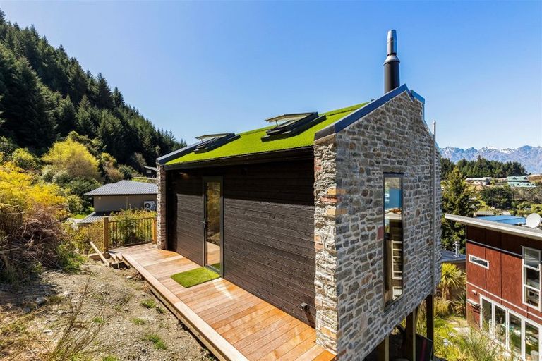 Photo of property in 45 Dart Place, Fernhill, Queenstown, 9300