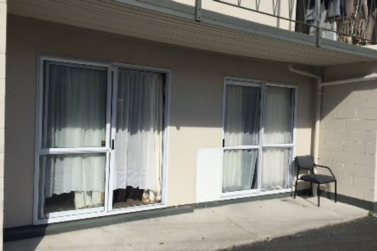 Photo of property in 8/3 Tralee Place, Hillcrest, Hamilton, 3216