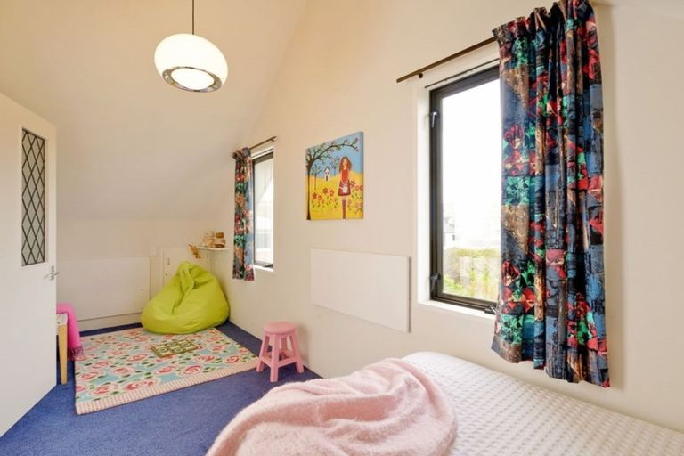 Photo of property in 110 Larnach Road, Vauxhall, Dunedin, 9013