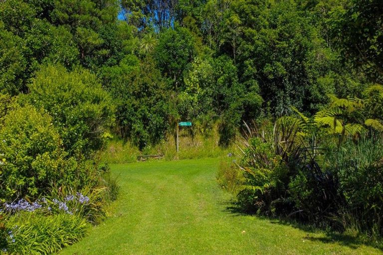 Photo of property in Tapuae, 26 Washer Road, Omata, New Plymouth, 4374