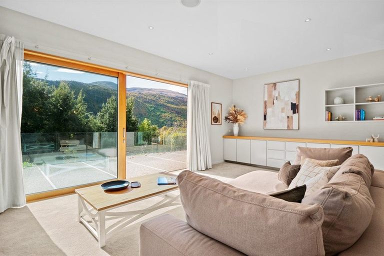 Photo of property in 11 Stafford Street, Arrowtown, 9302
