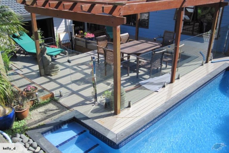 Photo of property in 12 Tiri View Place, Waiake, Auckland, 0630