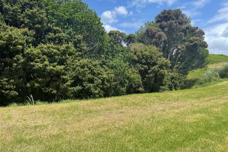 Photo of property in 14 Starlight Place, Langs Beach, 0582