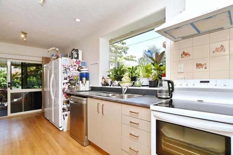 Photo of property in 28 Cowes Street, Avondale, Christchurch, 8061