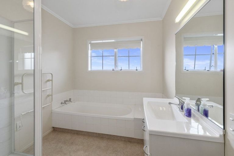 Photo of property in 33 White Heron Drive, Massey, Auckland, 0614