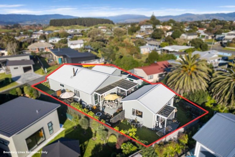 Photo of property in 39 Seagrass Place, Otaki Beach, Otaki, 5512