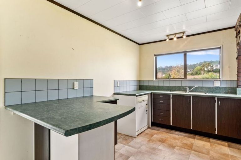 Photo of property in 6 Pioneer Grove, Silverstream, Upper Hutt, 5019