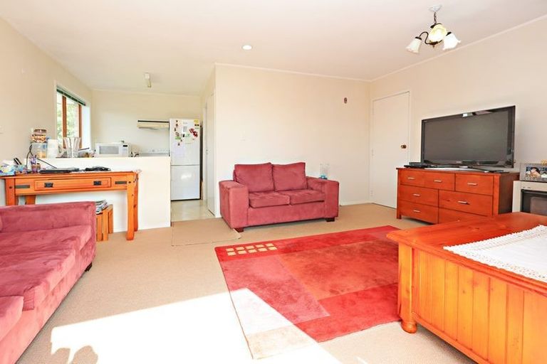 Photo of property in 2/21 Glenmore Road, Sunnyhills, Auckland, 2010