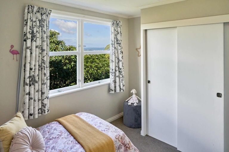 Photo of property in 13 City View Grove, Harbour View, Lower Hutt, 5010
