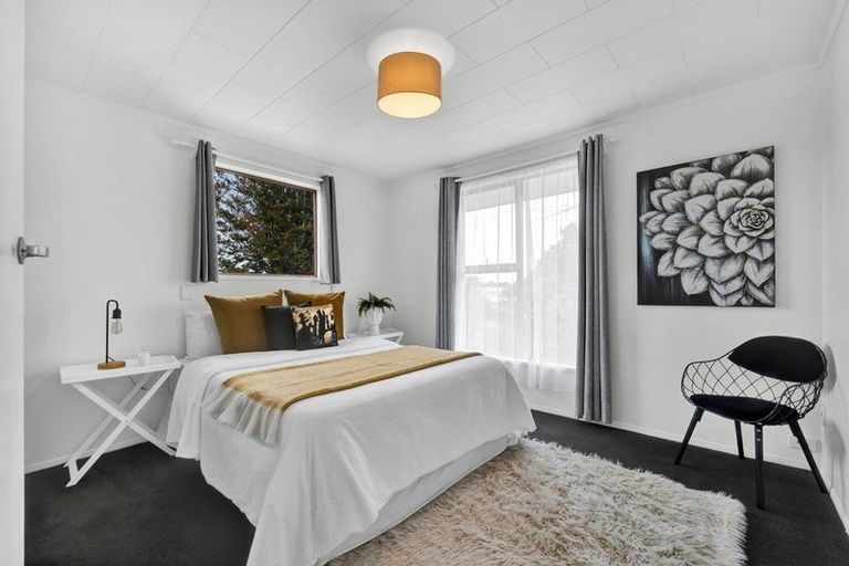 Photo of property in 22 Nevada Drive, Merrilands, New Plymouth, 4312