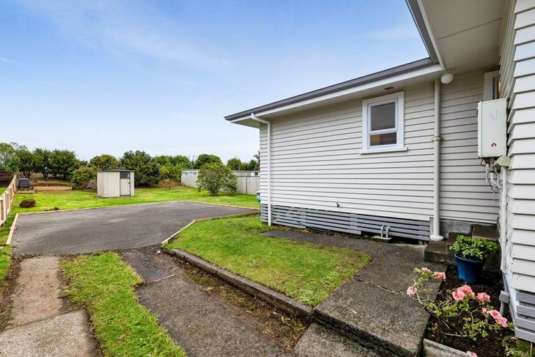 Photo of property in 62 Awanui Street, Merrilands, New Plymouth, 4312
