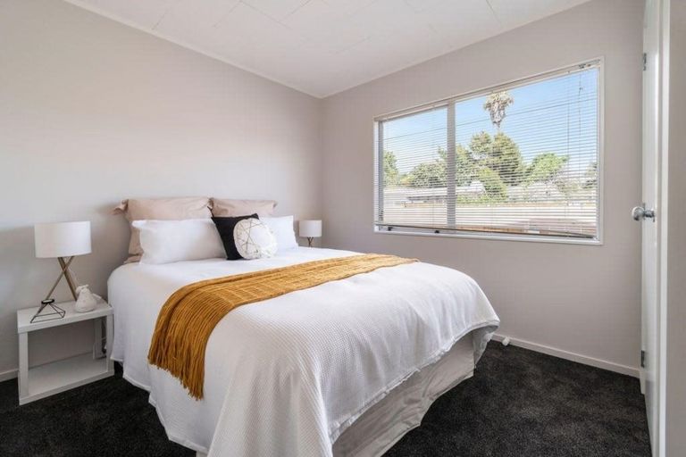 Photo of property in 2/25 Kervil Avenue, Te Atatu Peninsula, Auckland, 0610