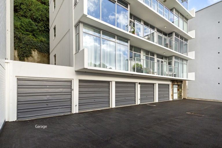 Photo of property in Dorchester Apartments, 144 Oriental Parade, Oriental Bay, Wellington, 6011