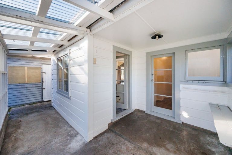 Photo of property in 16 Queen Street, Feilding, 4702