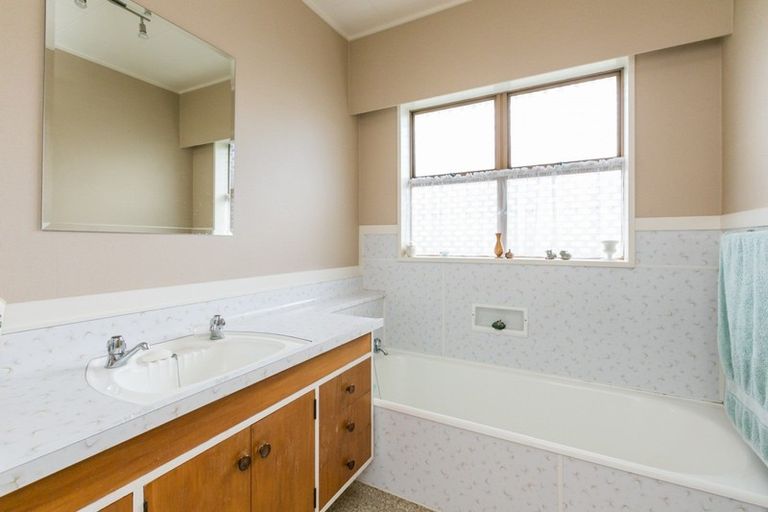 Photo of property in 2/17 Ngarimu Crescent, Taradale, Napier, 4112