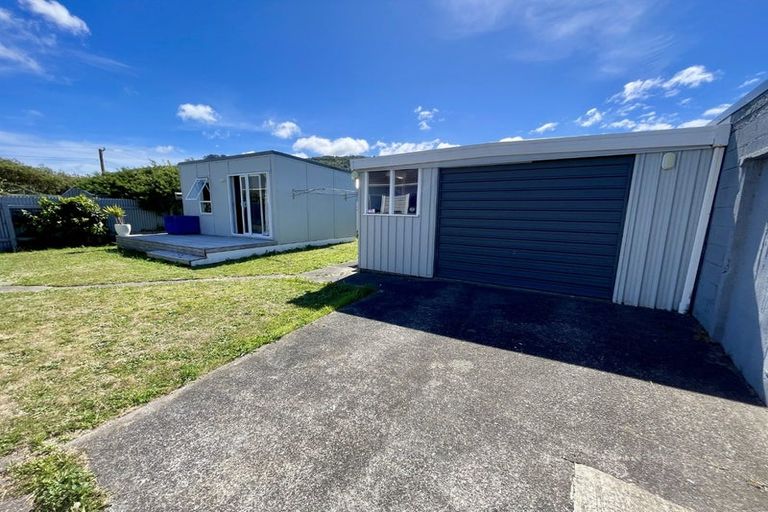 Photo of property in 17 Reynolds Street, Taita, Lower Hutt, 5011