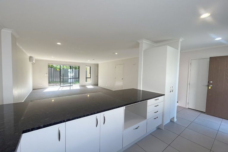Photo of property in 12 Akeake Lane, Manurewa, Auckland, 2102