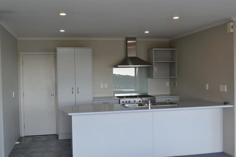 Photo of property in 7 Greenstone Place, Aotea, Porirua, 5024