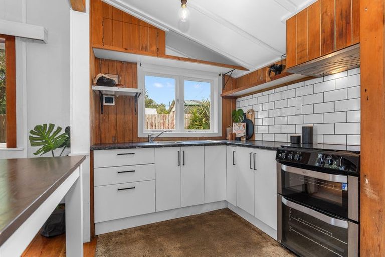 Photo of property in 1 Whimp Avenue, Onerahi, Whangarei, 0110