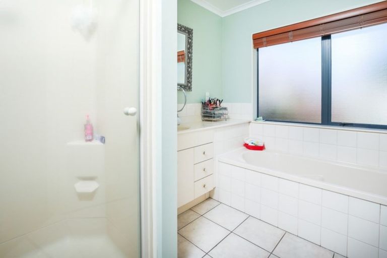 Photo of property in 27 Mangakoea Place, St Andrews, Hamilton, 3200