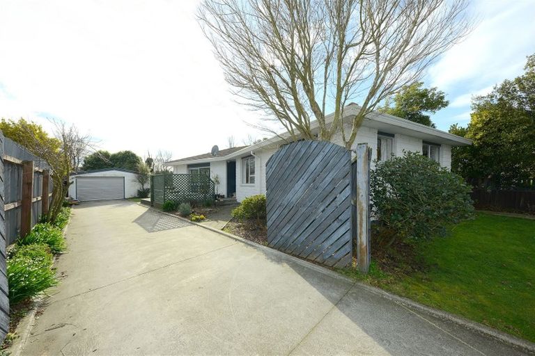 Photo of property in 3 Clivedon Place, Redwood, Christchurch, 8051