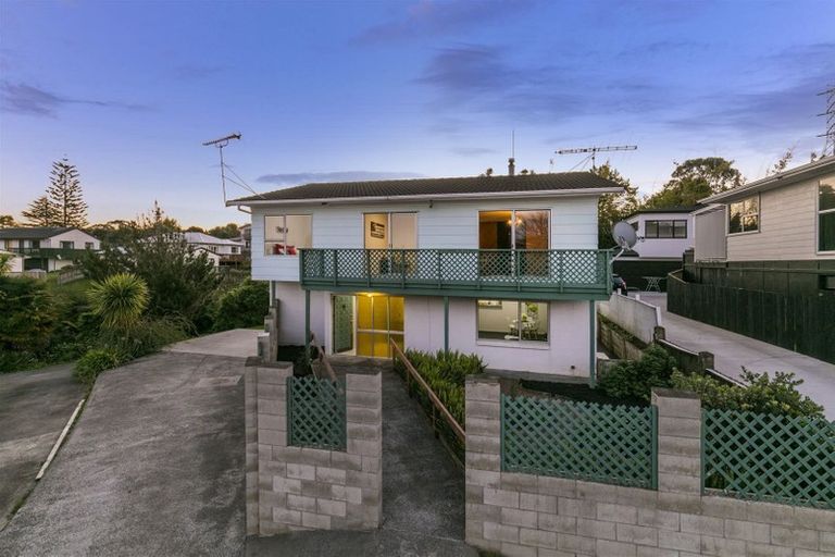 Photo of property in 37 Vina Place, Massey, Auckland, 0614