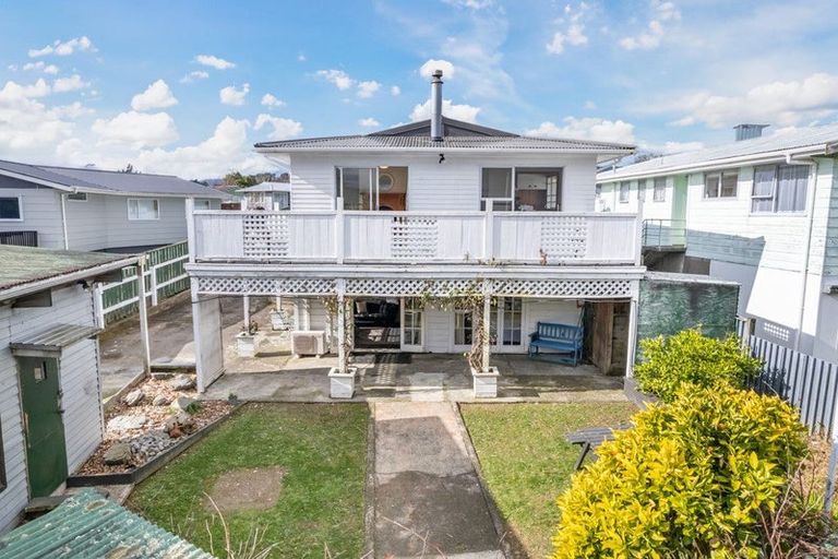 Photo of property in 31 Aniseed Grove, Timberlea, Upper Hutt, 5018