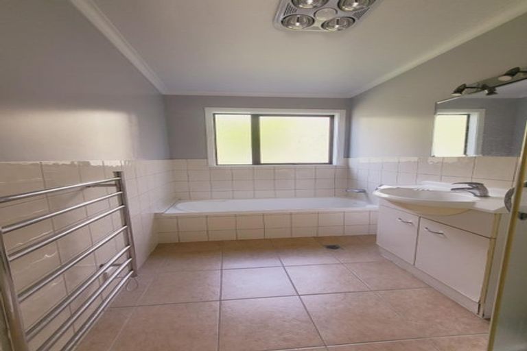 Photo of property in 153 Everglade Drive, Totara Heights, Auckland, 2105