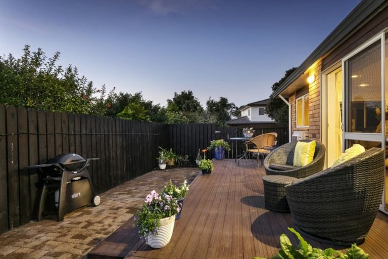 Photo of property in 86 William Bayes Place, Red Beach, 0932