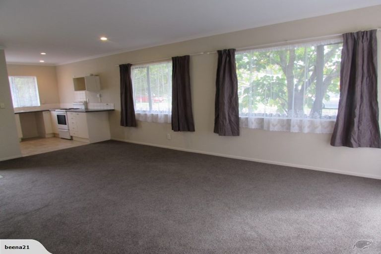 Photo of property in 2 Wheaton Place, Glen Eden, Auckland, 0602