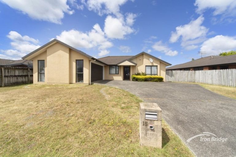Photo of property in 15 Feeny Crescent, East Tamaki, Auckland, 2013