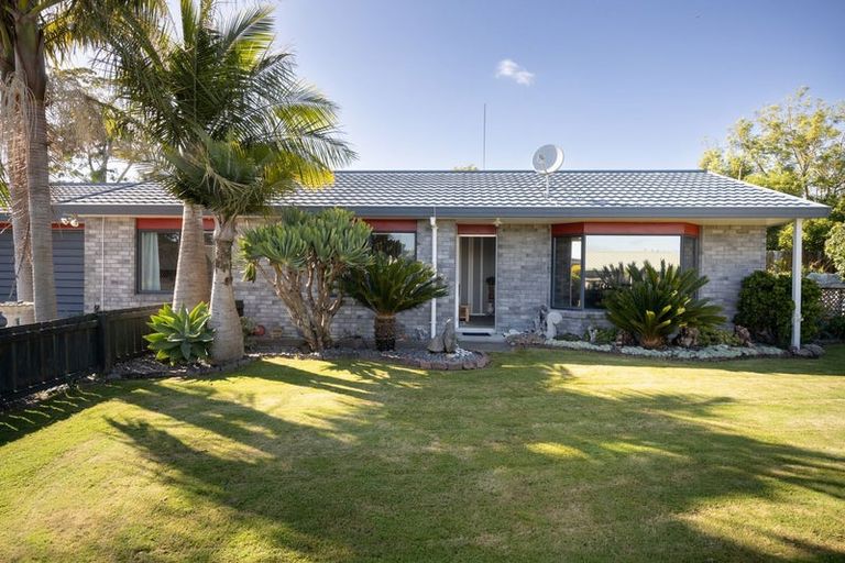 Photo of property in 16 Margaret Drive, Omokoroa, 3114
