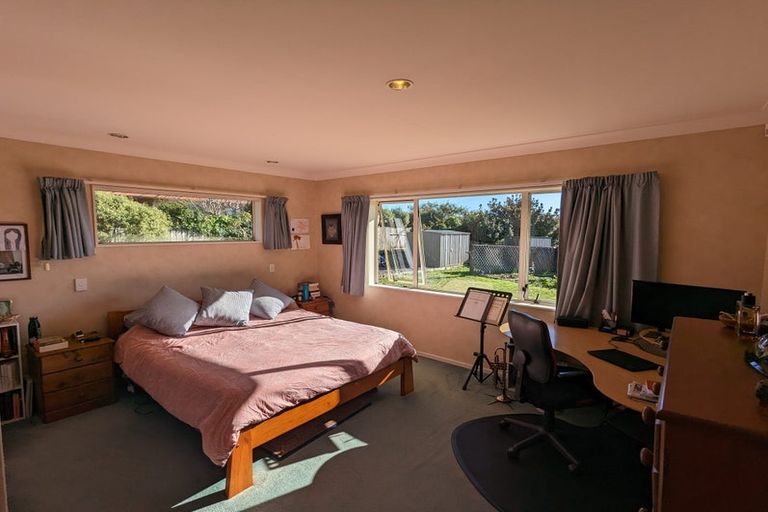 Photo of property in 10 Crown Hill, Paraparaumu, 5032