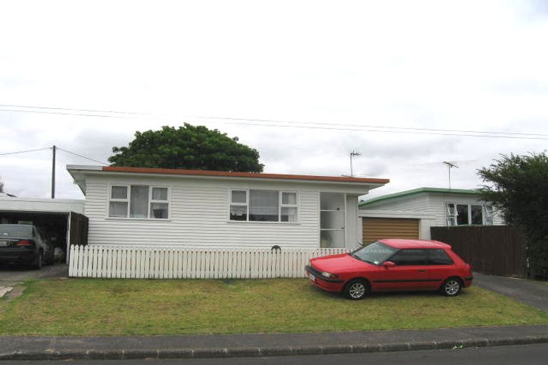 Photo of property in 1/2 Tiri Tiri Road, Birkdale, Auckland, 0626