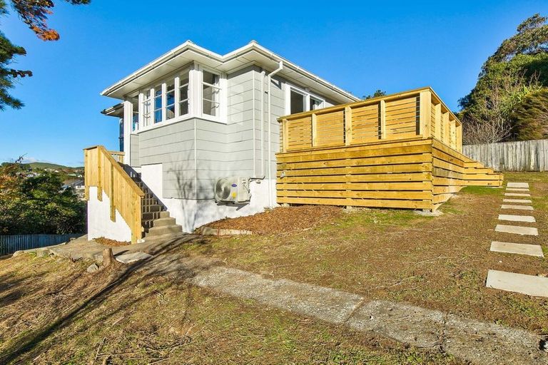 Photo of property in 33 Maher Place, Ranui, Porirua, 5024