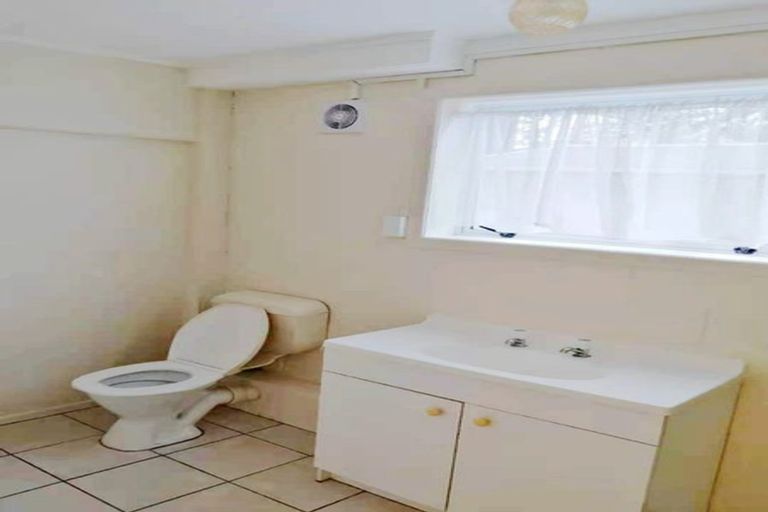 Photo of property in 244 Boord Crescent, Kumeu, 0891