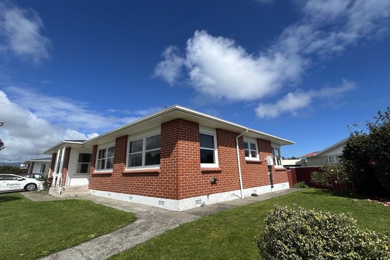 Photo of property in 36 Karaka Crescent, Levin, 5510