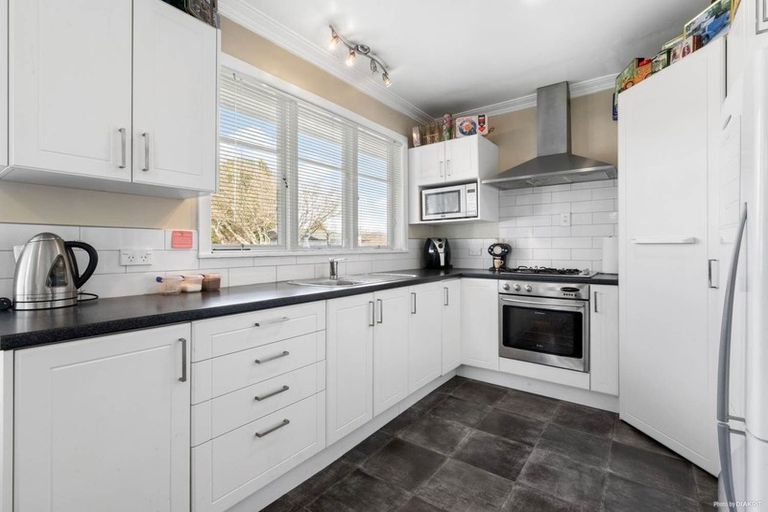 Photo of property in 37 Laurie Avenue, Papakura, 2110