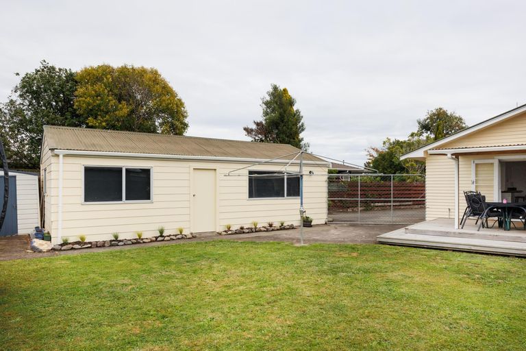 Photo of property in 21 Acacia Street, Kelvin Grove, Palmerston North, 4414