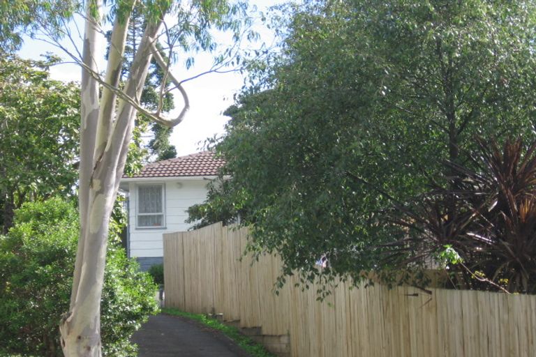 Photo of property in 31 Staincross Street, Green Bay, Auckland, 0604