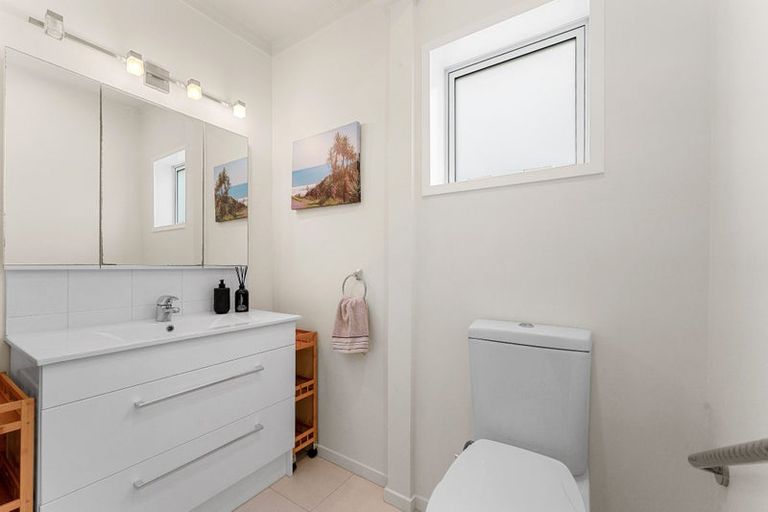 Photo of property in 14 Clyside Avenue, Half Moon Bay, Auckland, 2012