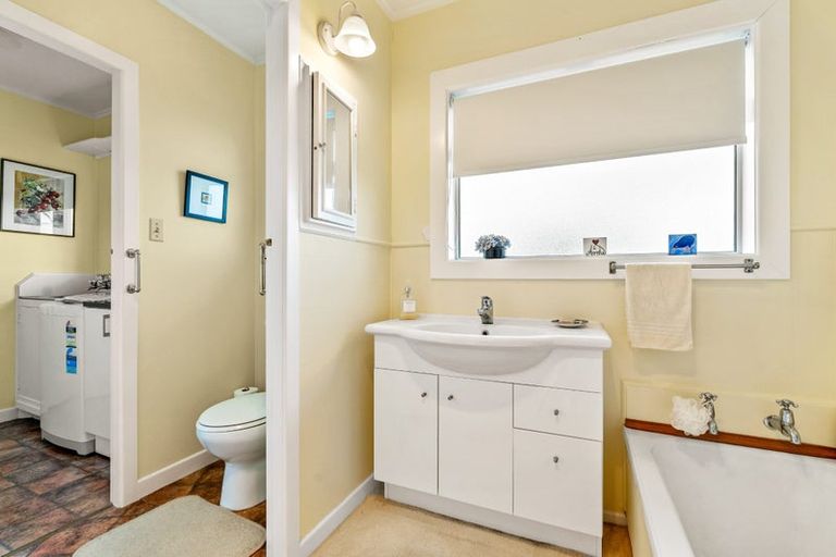 Photo of property in 6 George Point Road, Onerahi, Whangarei, 0110