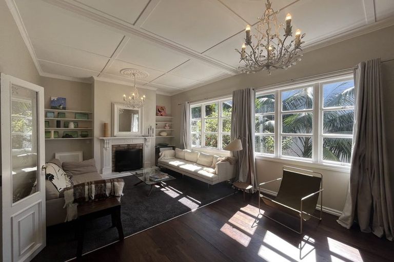 Photo of property in 24 Alfred Street, Northcote Point, Auckland, 0627