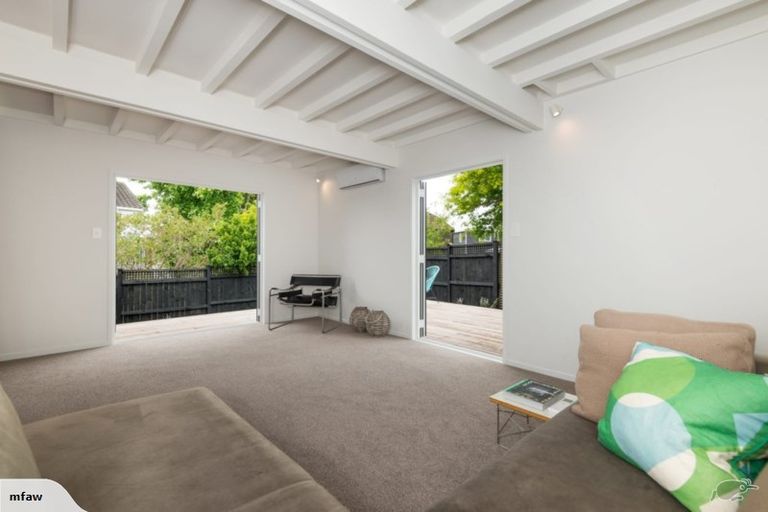 Photo of property in 2/5 Eversleigh Road, Belmont, Auckland, 0622