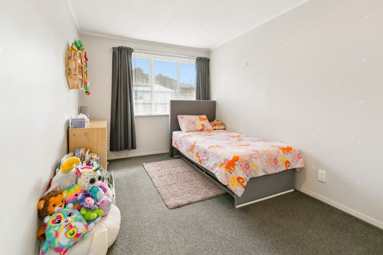Photo of property in 45 Victory Crescent, Tawa, Wellington, 5028
