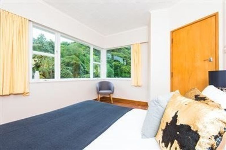 Photo of property in 74 Dowse Drive, Maungaraki, Lower Hutt, 5010